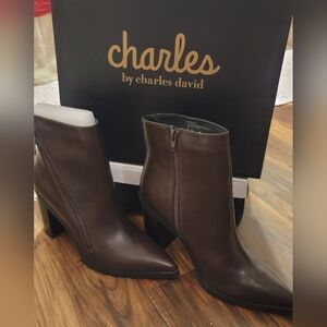 Charles David women's Brown DOMINATE boots 7.5 double zip. NWT